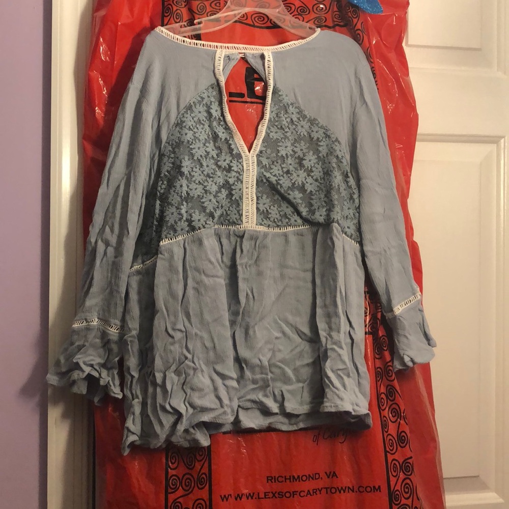 cute light blue quarter sleeve dress shirt